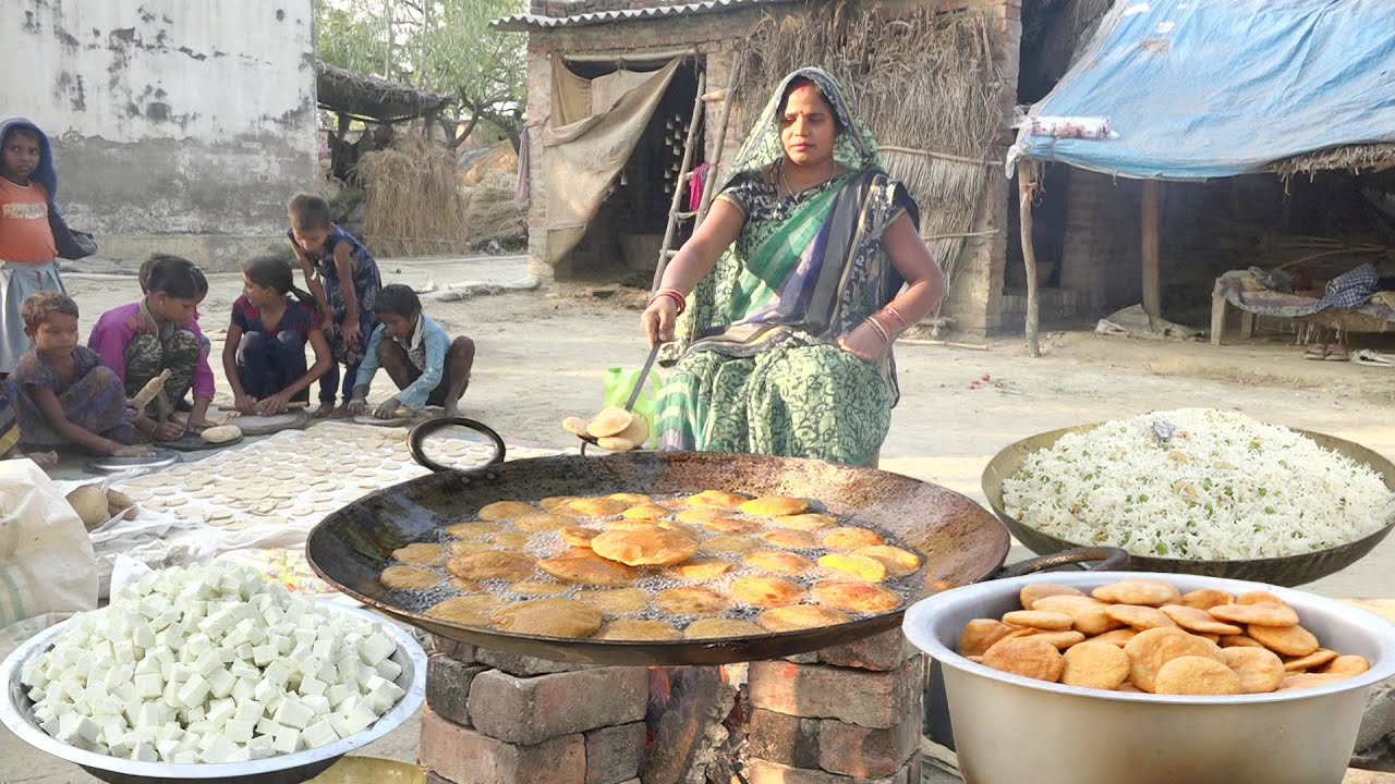 जीरा चावल और पनीर की सब्जी के साथ कचौरी और कुछ मिठा बूंदी मिलजाय तो बच्चे भी मांग मांग के खाएगे