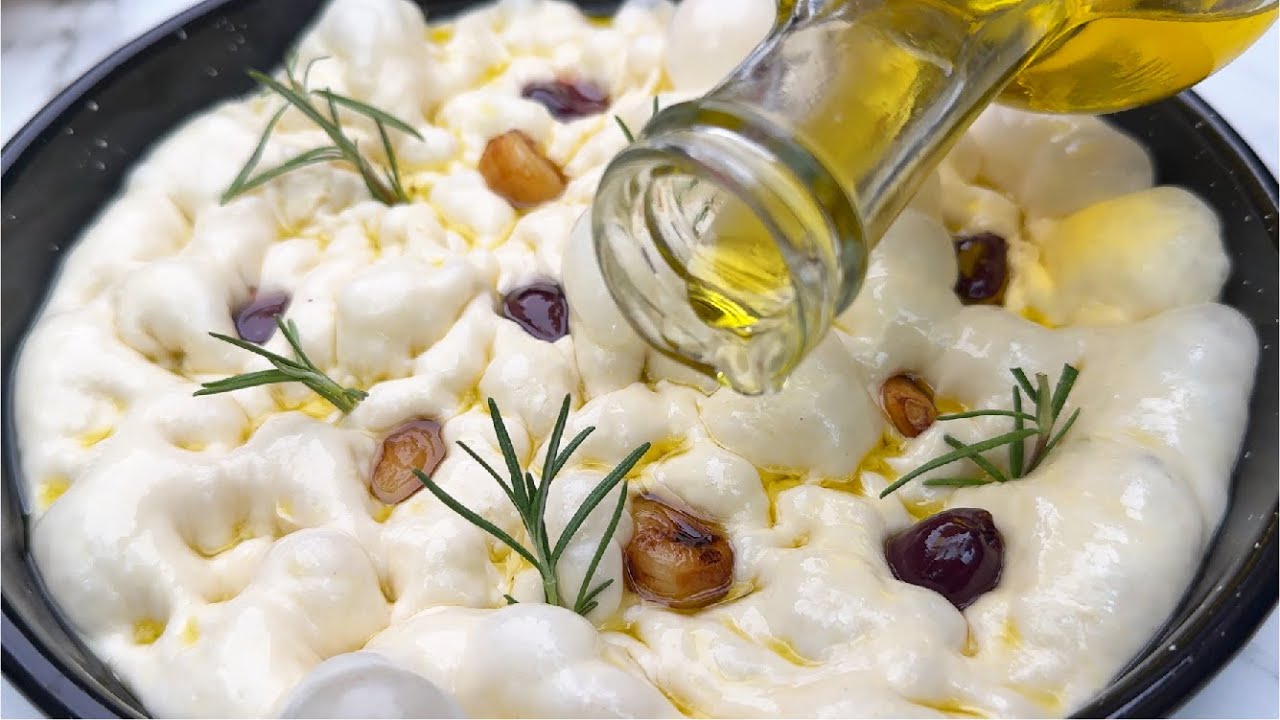 FOCACCIA - Garlic Bread! Grows like a Balloon! My grandfather recipe!
