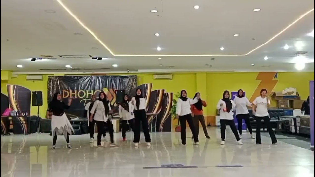 Going Up Up Line Dance, Dhoplaz Line Dance 