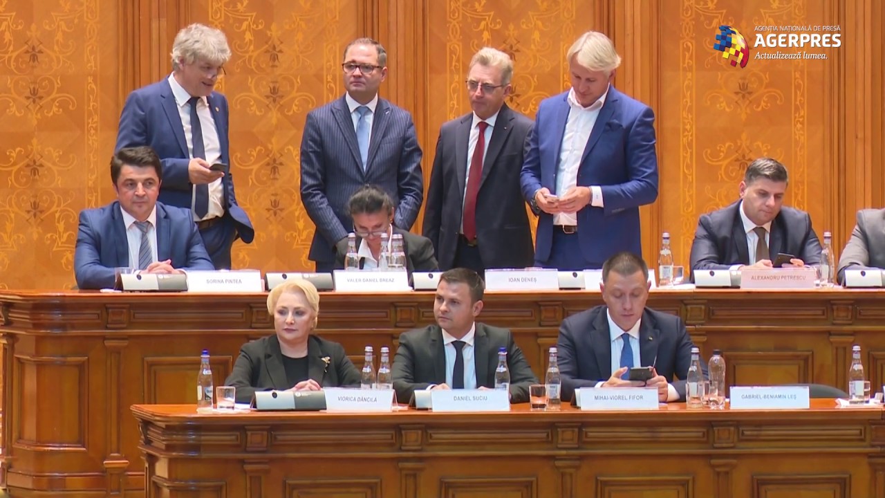 Parlament: Moţiunea de cenzură a fost adoptată
