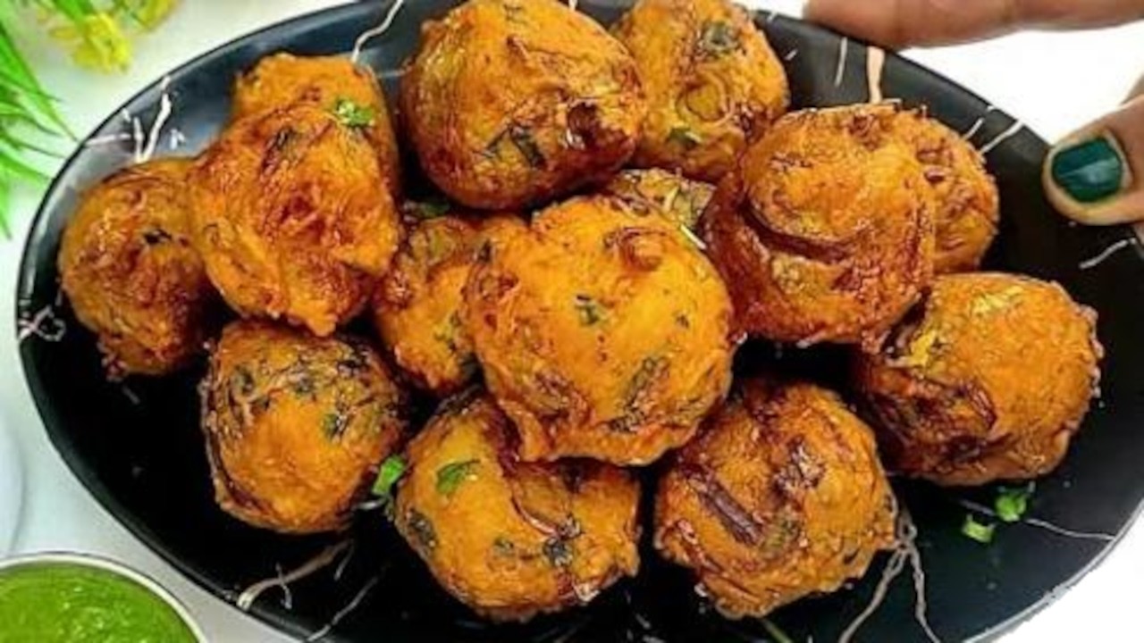 मूंग दाल मसाला पकौड़ा ऐसे बनाएंगे तो कचौड़ी खाना भूल जाएंगे | Moong Dal Masala Pakoda Recipe