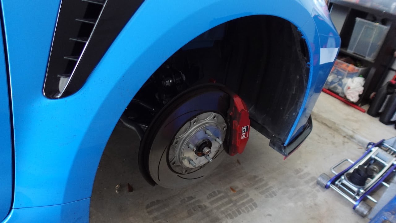 GR Corolla на колёсах! Замена масла в WRX