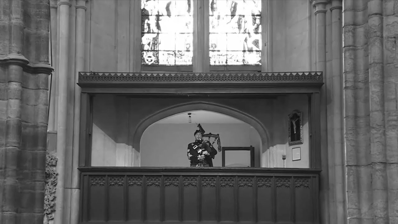 Pipe Major Paul Burns plays 'Sleep, Dearie, Sleep' for end of Queen Elizabeth II Funeral #ripqueen