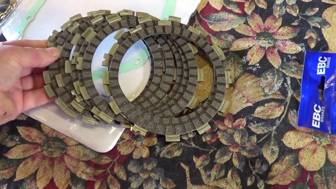 Suzuki  GSF 600 clutch replacement.