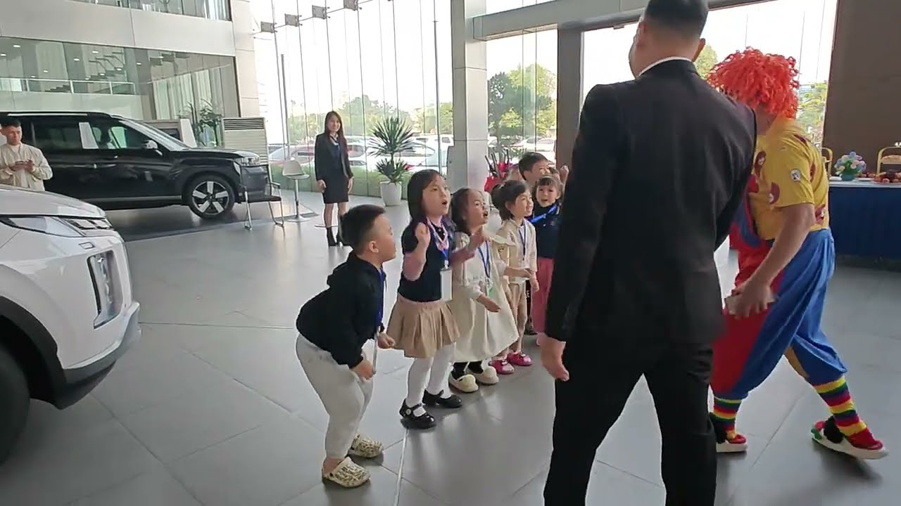 Ngoại khoá, trải nghiệm showroom Vinfast, Huyndai Thanh Tùng P2