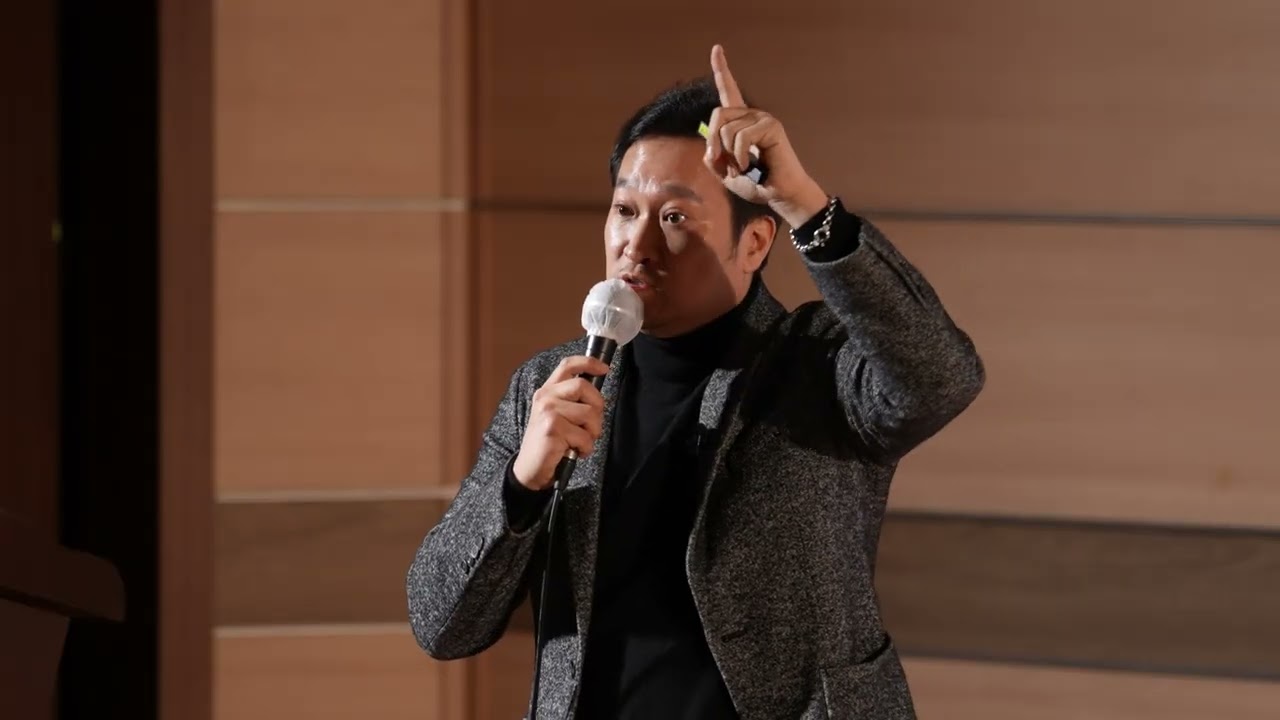 Moments of Life and Empathy Through Photography | Alex Kim | TEDxInha U