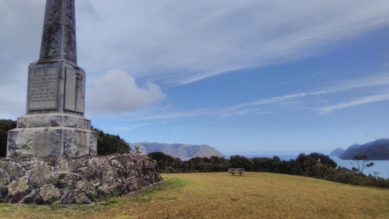 Walk: Spragg Monument, Huia (Waitakere Ranges).