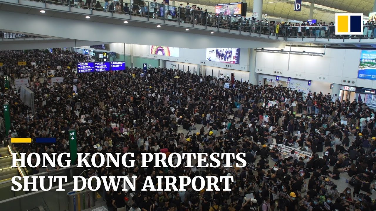Hong Kong protests shut down airport