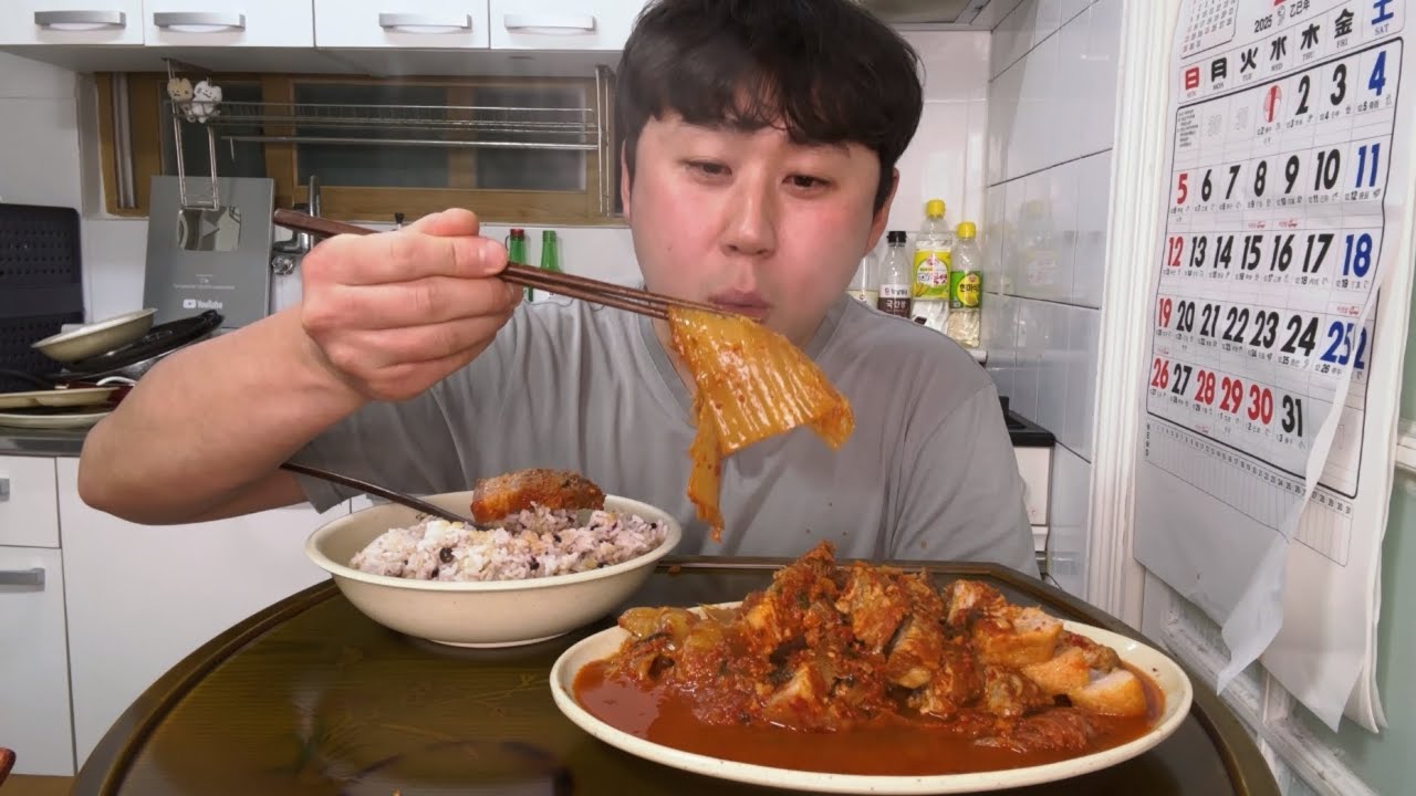 엄마 김치 앞다리살 통으로 넣고 지지기