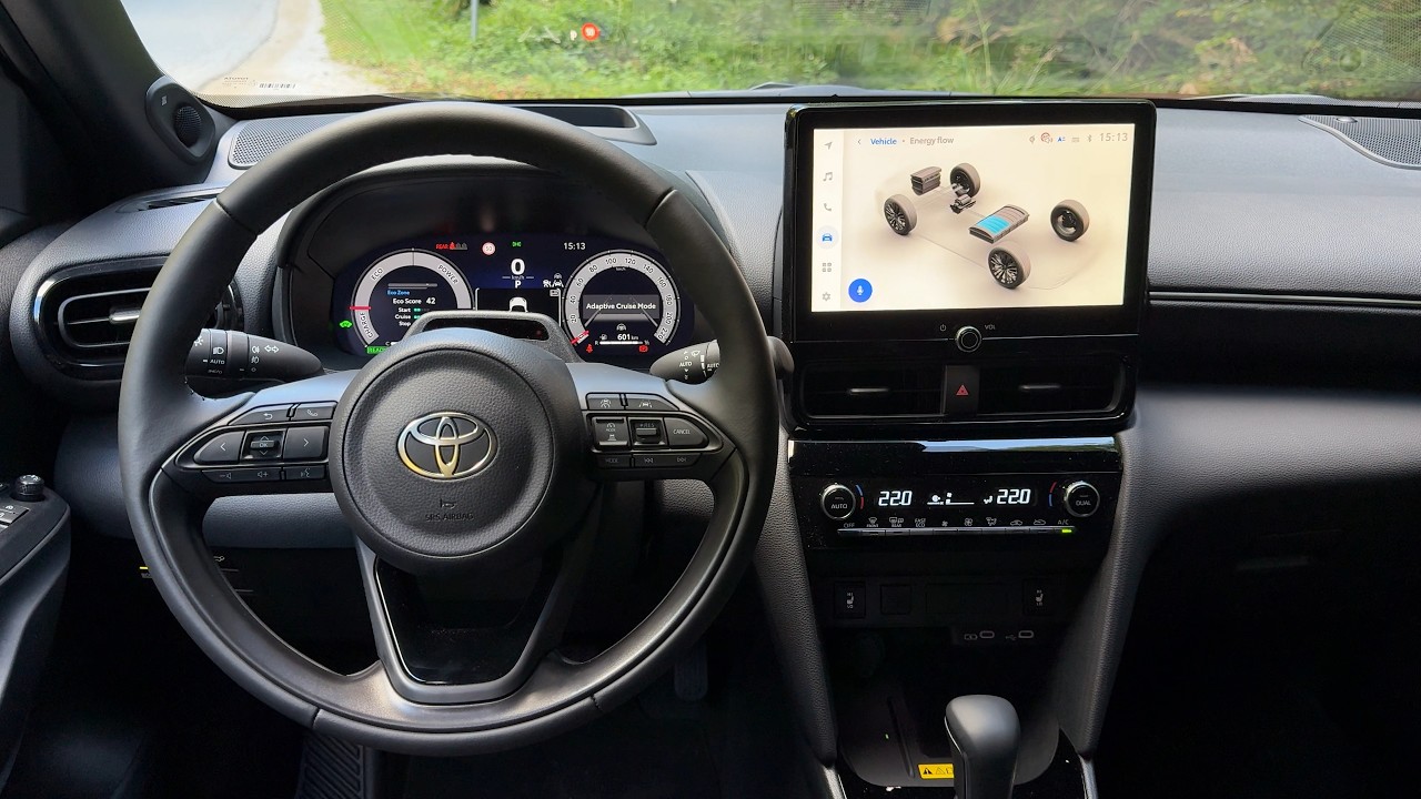 TOYOTA YARIS Cross FACELIFT 2027 (EUROPE) - DIGITAL cockpit views, INFOTAINMENT system  & HUD