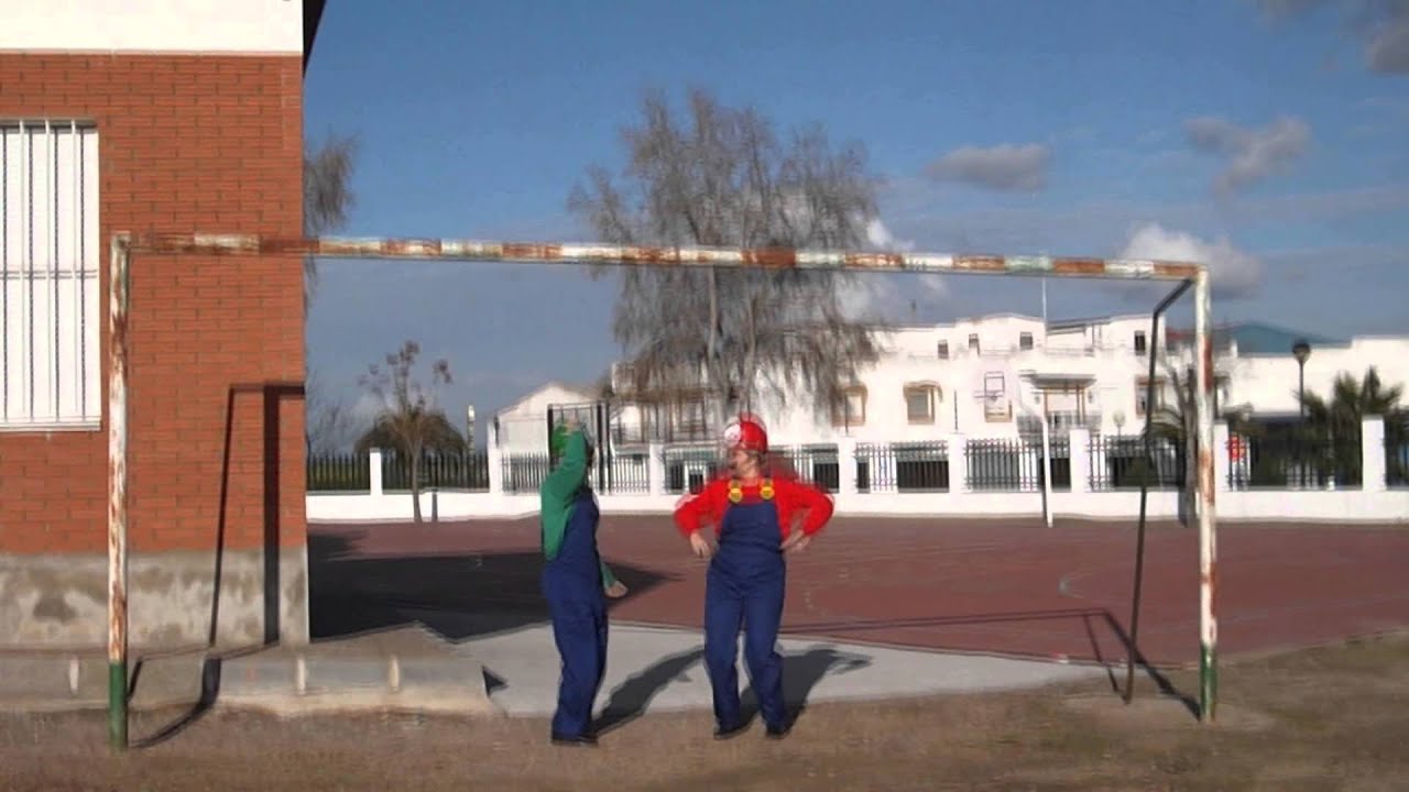 MARIO Y LUIGI  , DÍA DE LA ENSEÑANZA 2014 , (PADRE JUAN RUIZ)