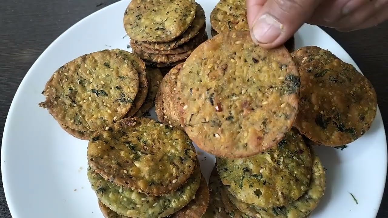 ಗೋಧಿಹಿಟ್ಟು ಮೆಂತೆ ಸೊಪ್ಪಿನಿಂದ ಮಾಡಿ 10 ದಿನಗಳು ಉಳಿಯುವ ಬಾಯಲ್ಲಿ ಬೆಣ್ಣೆಯಂತೆ ಕರಗುವ ಈ ಸ್ನ್ಯಾಕ್ಸ್ ಮಾಡಿ ನೋಡಿ.