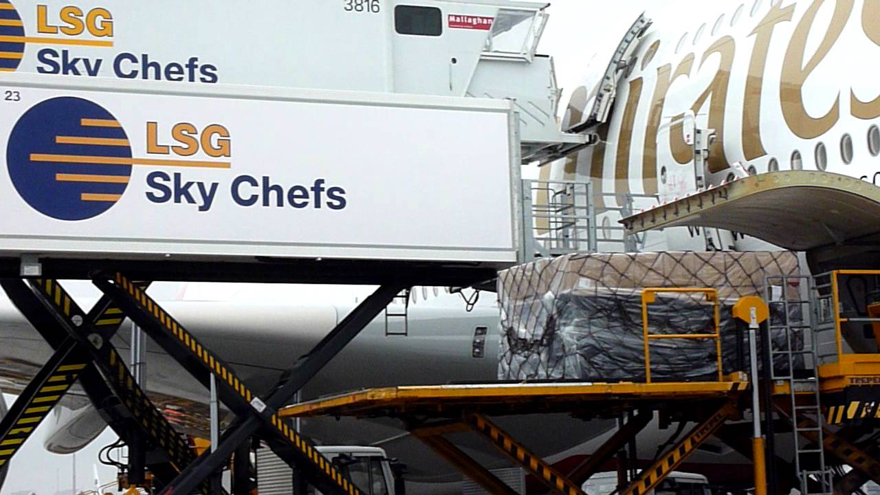 CARGO Logistik 1. EMIRATES A380 t&auml;glich am Flughafen M&uuml;nchen-Bodenabfertigung / Munich / EMIRATES