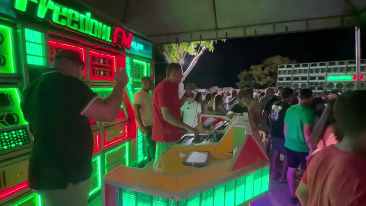 FESTEJO DA SANTA CRUZ DEIXOU SAUDADES, ENTÃO CURTA MAIS UM BOM MOMENTO DO DJ SILAS JAMAICA.