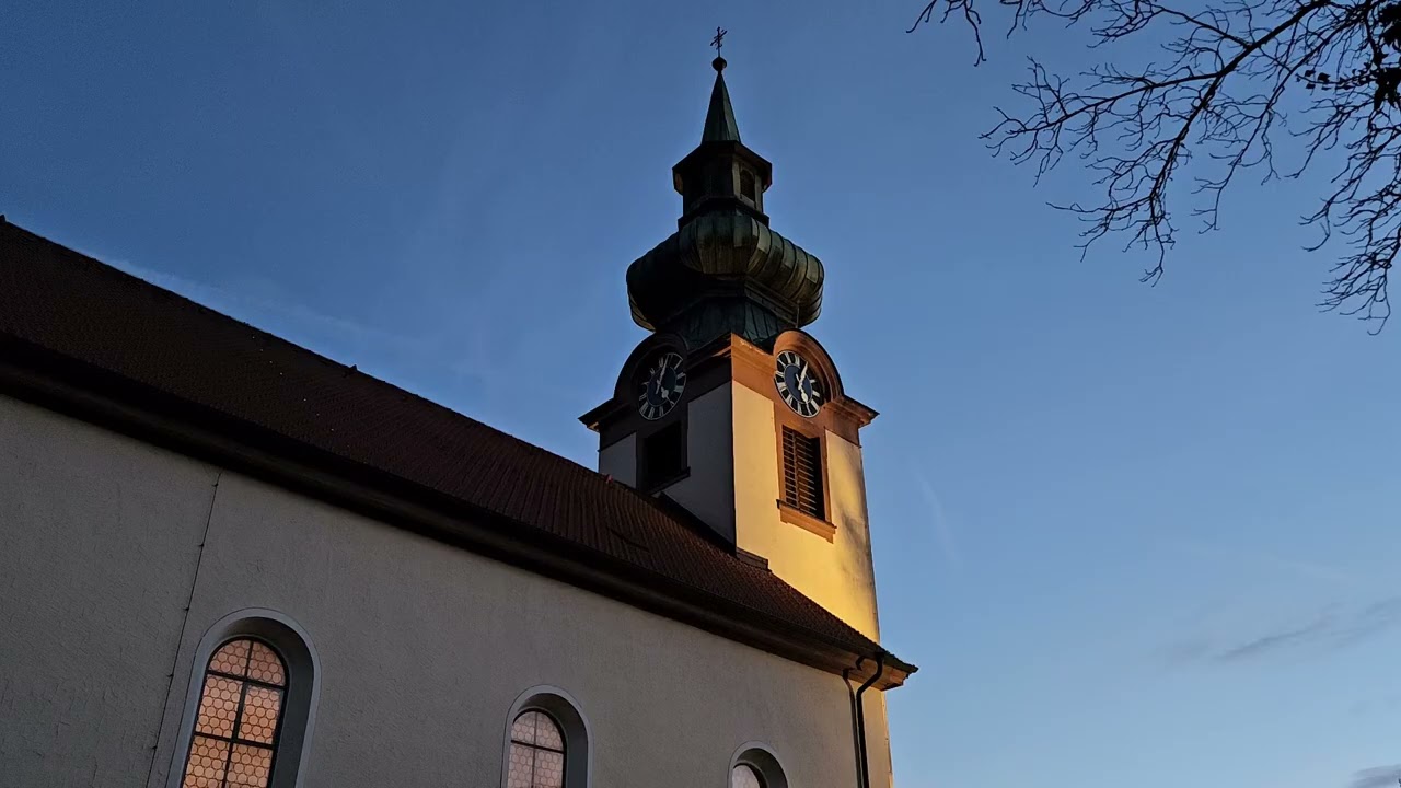 Villingen (VS) Obereschach kath. Pfarrkirche St. Ulrich : Vollgeläut zum Sonntageinläuten 