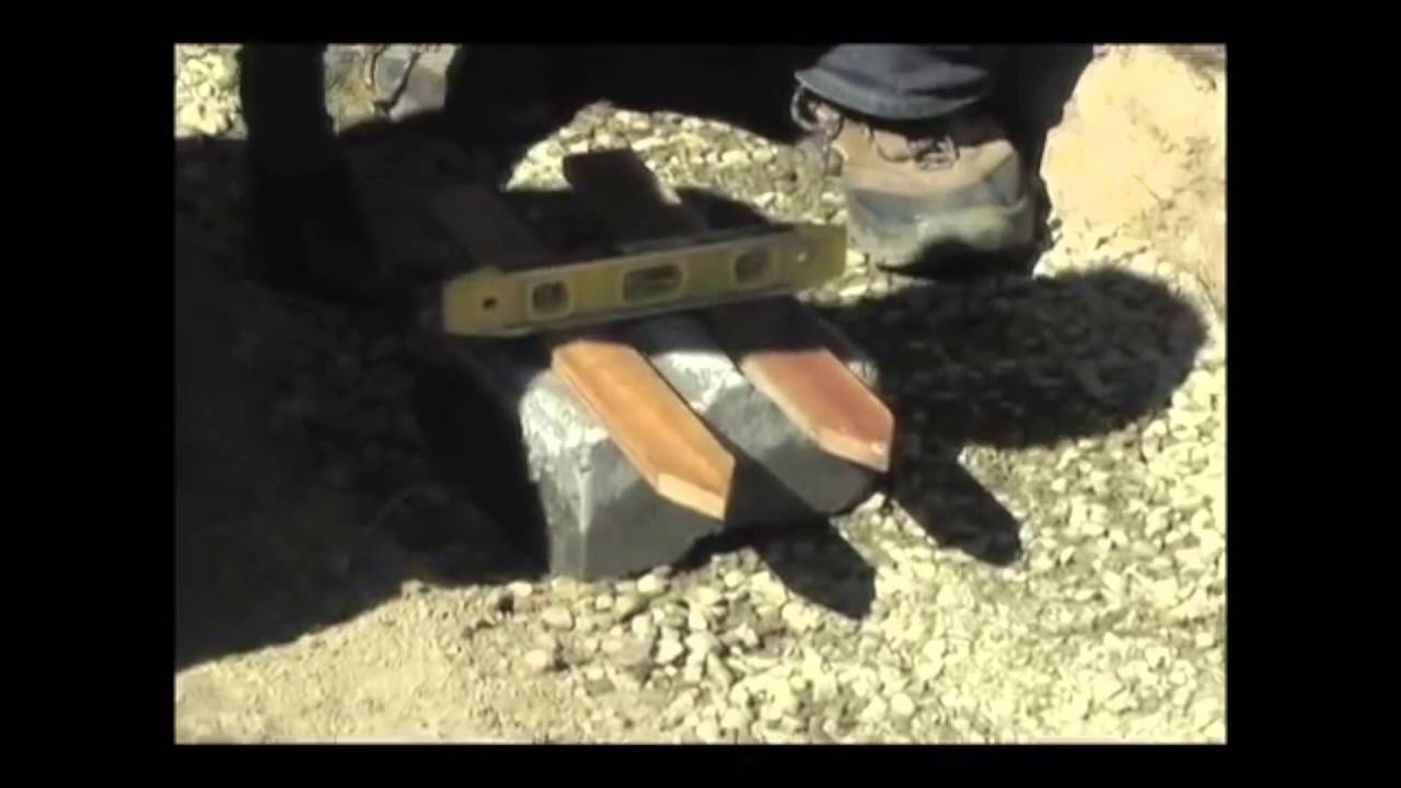 How to Lay a Base Course for a Retaining Wall