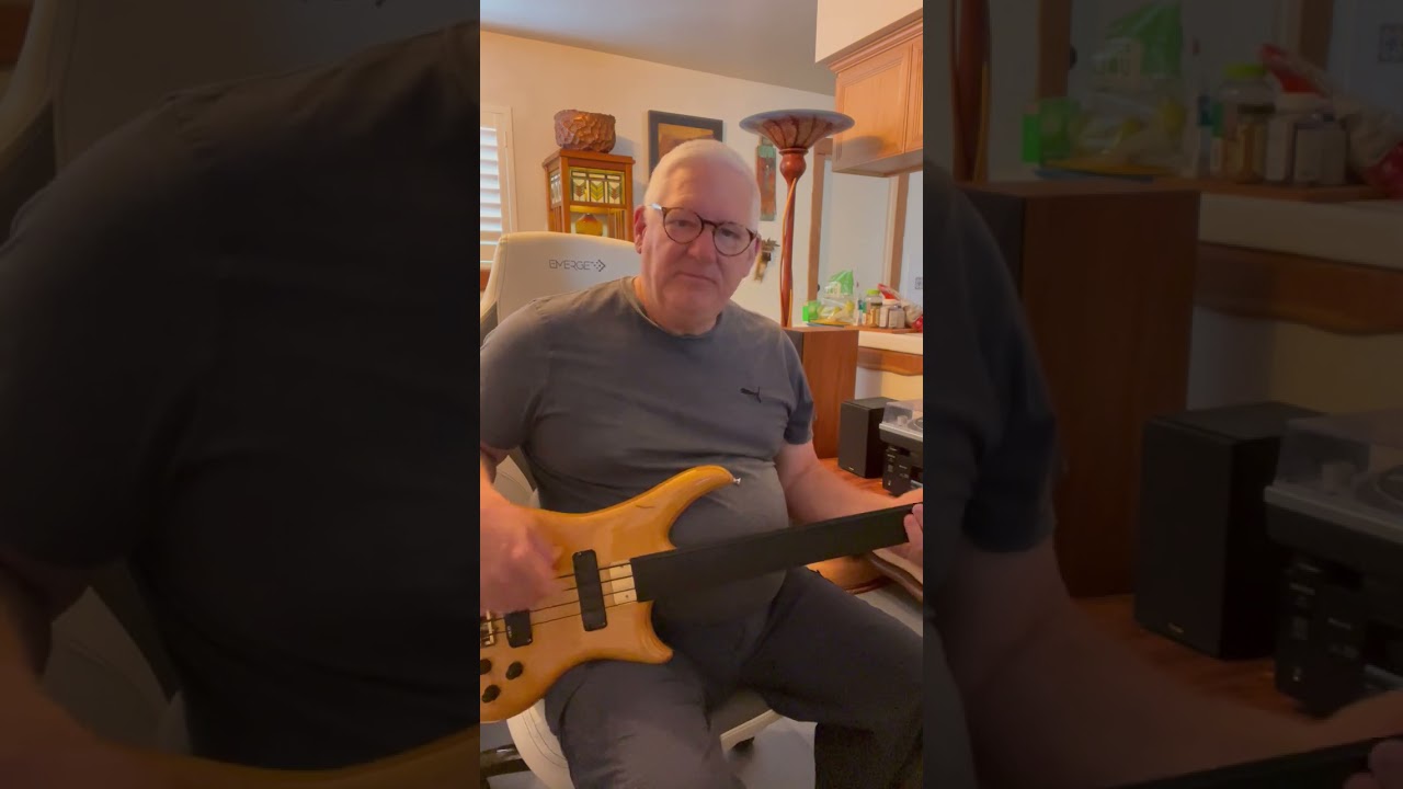 Alembic Essence Fretless Bass Demo-Trevor Lindsey