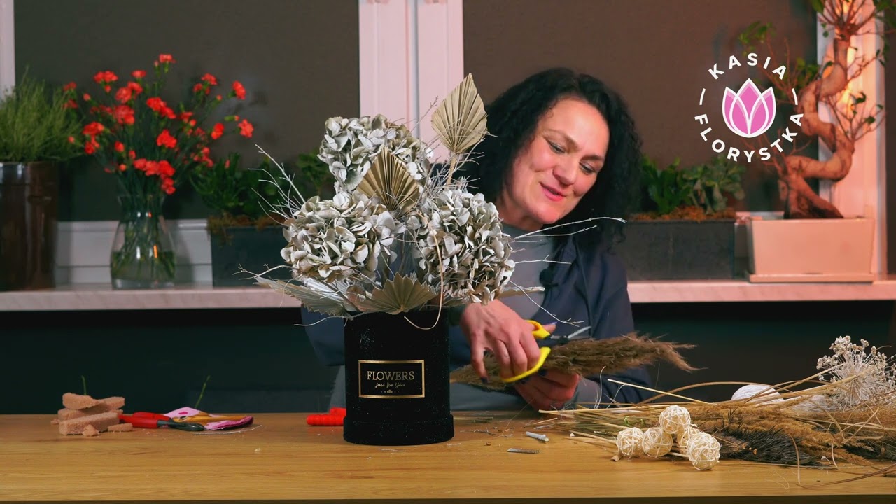 040 🌸❄️ Jak Zrobić Zimowy Flower Box z Suszonymi Kwiatami: Magia Zimy z Kasią Florystką! 🎁