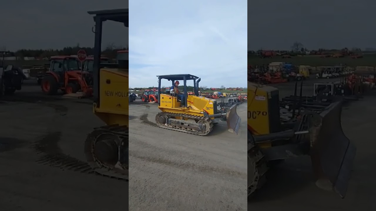 LOT # : 3002 - NEW HOLLAND DC70 CRAWLER DOZER