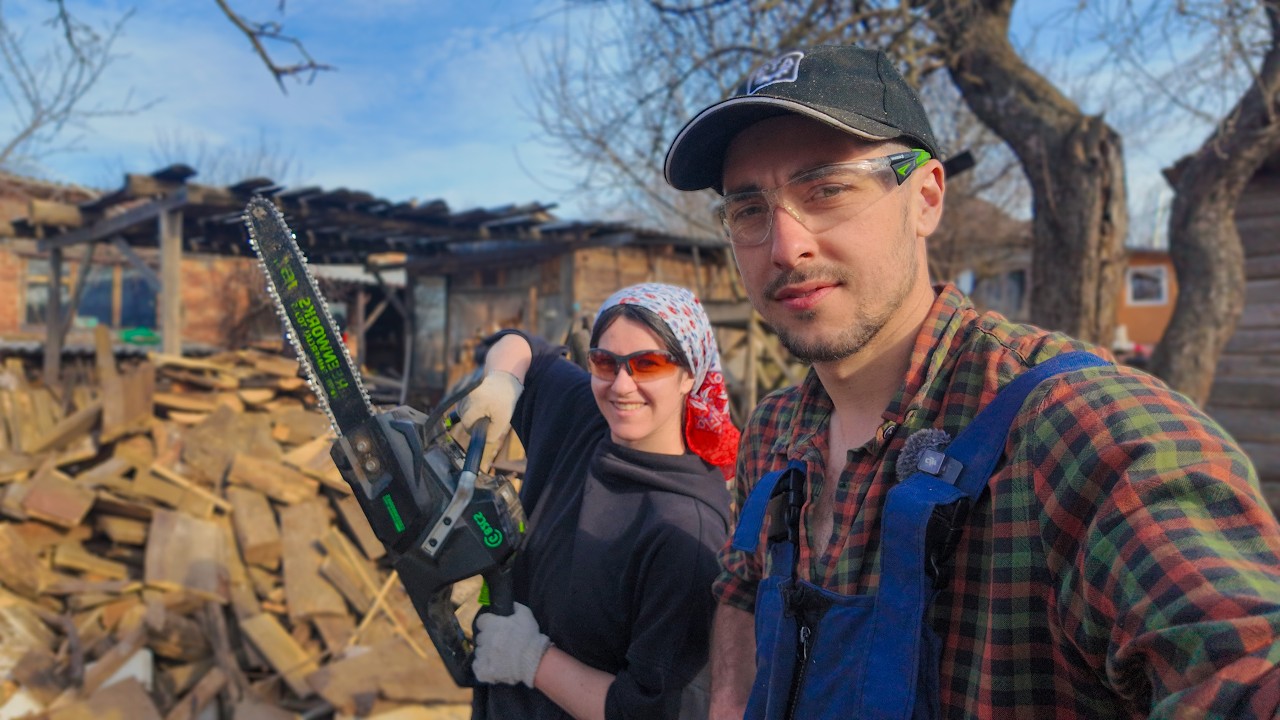 БРАТ и СЕСТРА пилят ДРОВА. Жизнь в украинском селе.