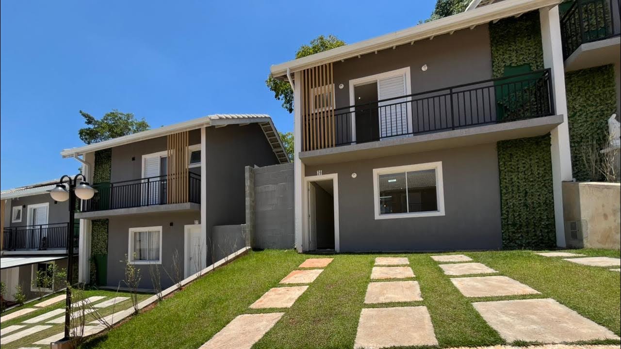 CASA DE 3 DORMITÓRIOS COM SUITE E QUINTAL EM COTIA - LINDÍSSIMA E COM PREÇO BOM! 