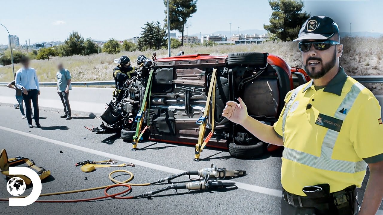 Bomberos arreglan una emergencia a mitad de ruta | Control de Carreteras | Discovery Latinoamérica