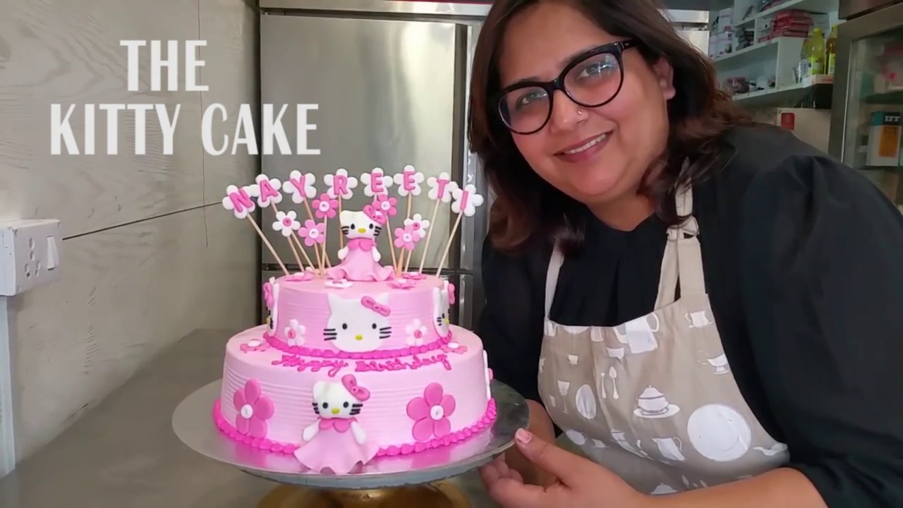 The Hello Kitty Cake: Cake Decorating Free Tutorial