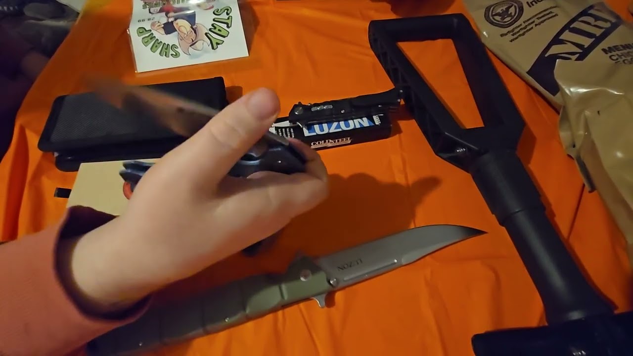 GUN show cold steel knives MRE 