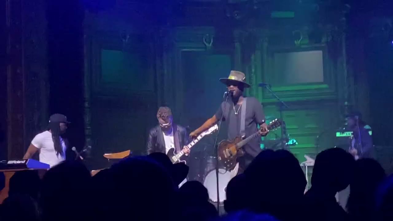 Gary Clark Jr + Johan Borgh - When My Train Pulls In outro jam