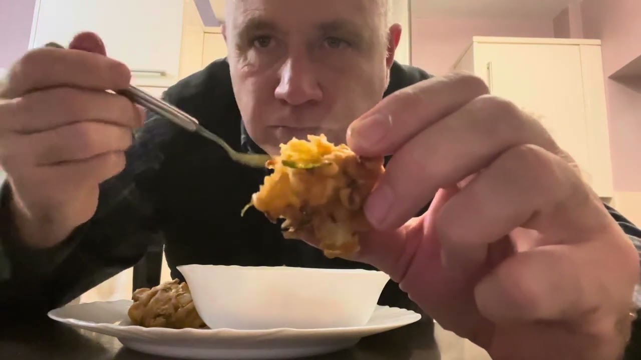 Gram Flour Curry with Pakoras and stuffed Pepper ASMR