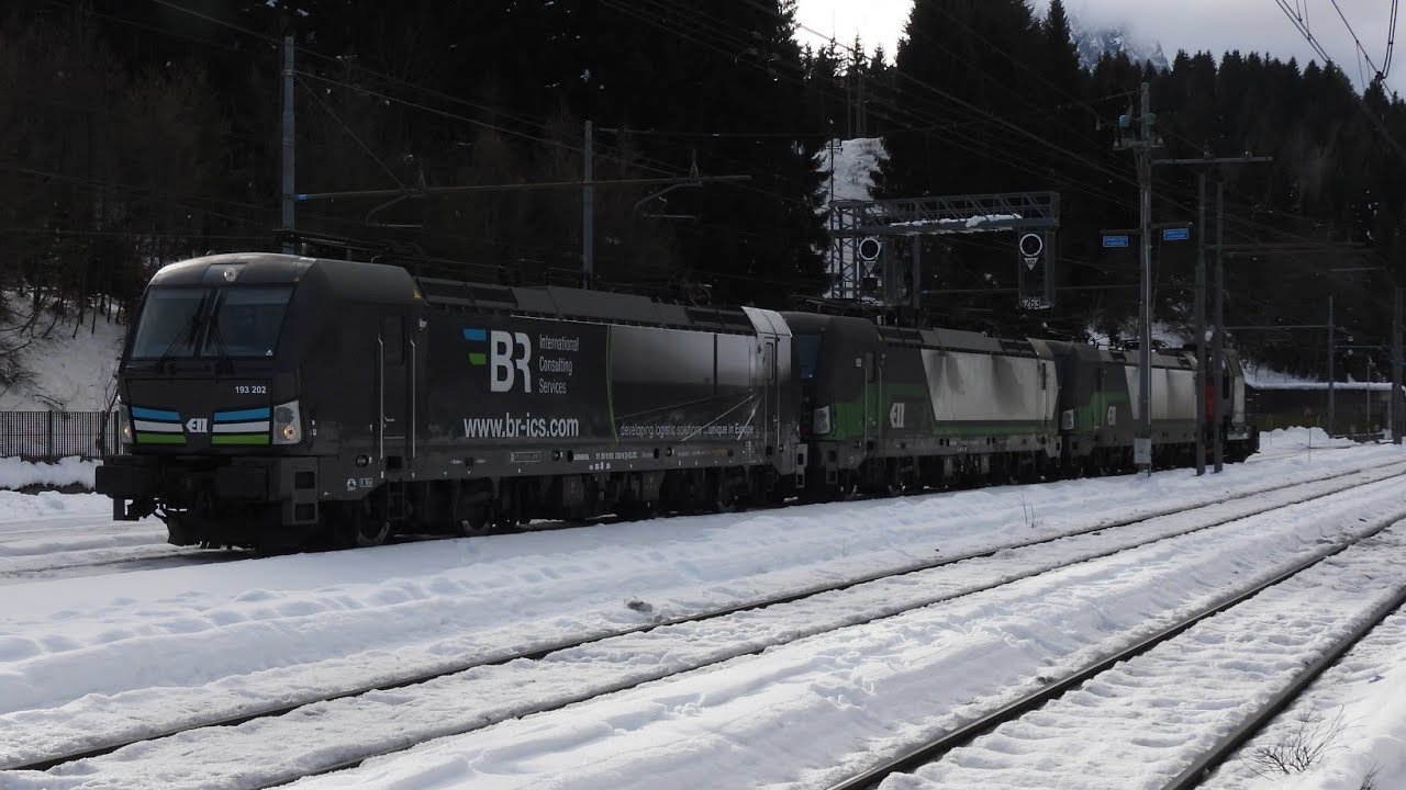 STAZIONE DI CONFINE:TARVISIO BOSCOVERDE! TRENI IN ARRIVO E PARTENZA SULLA NEVE. PT.3