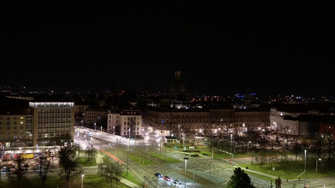 Silvester in Dresden mit Blick auf die Frauenkirche. New Year's Eve in Dresden, Germany.