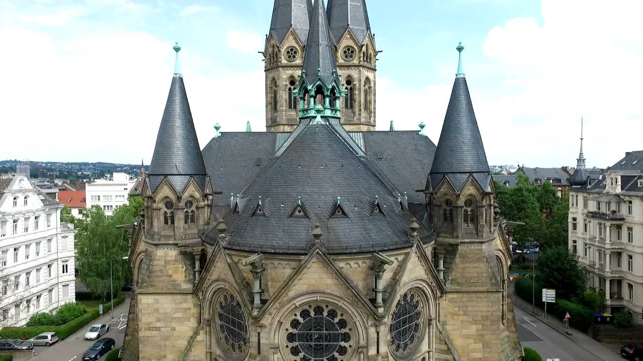Die Ringkirche Wiesbaden per Kameradrohne von Ballentin Video Film und TV Produktion