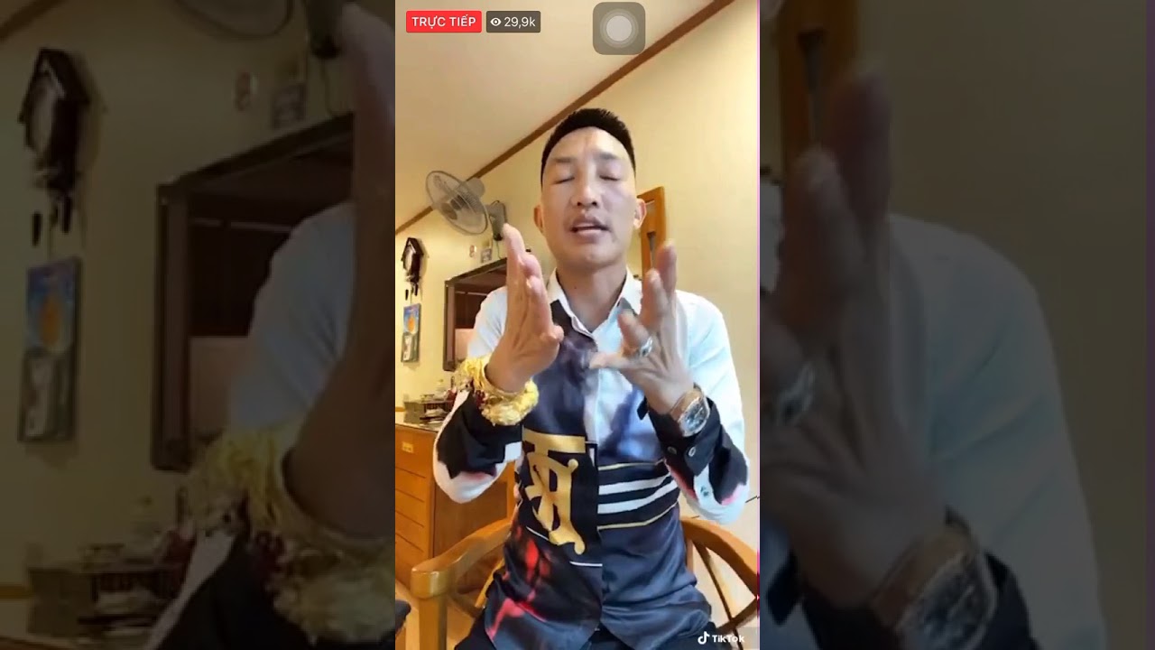 L&uacute;c c&oacute; ăn th&igrave; ch&eacute;n ch&uacute; ch&eacute;n anh- Anh Huấn Roses