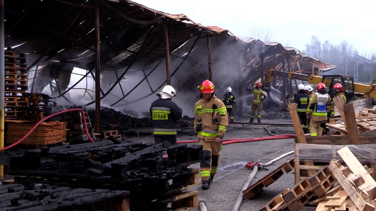 Pożar hali w Dąbrowie Górniczej 03.05.2021