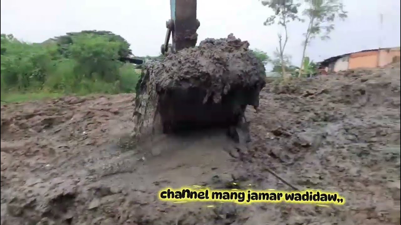 mang jamar lagi keruk lumpur,,