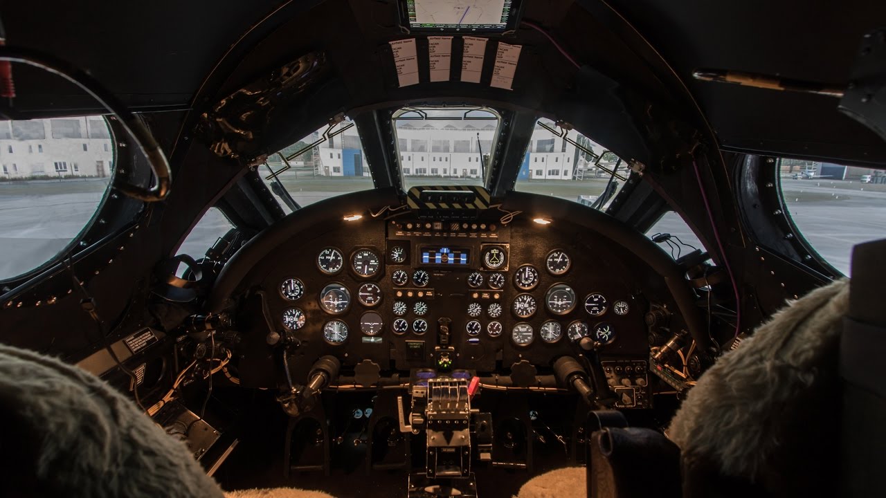 FLIGHTDECK AVRO VULCAN FLIGHT SIMULATOR