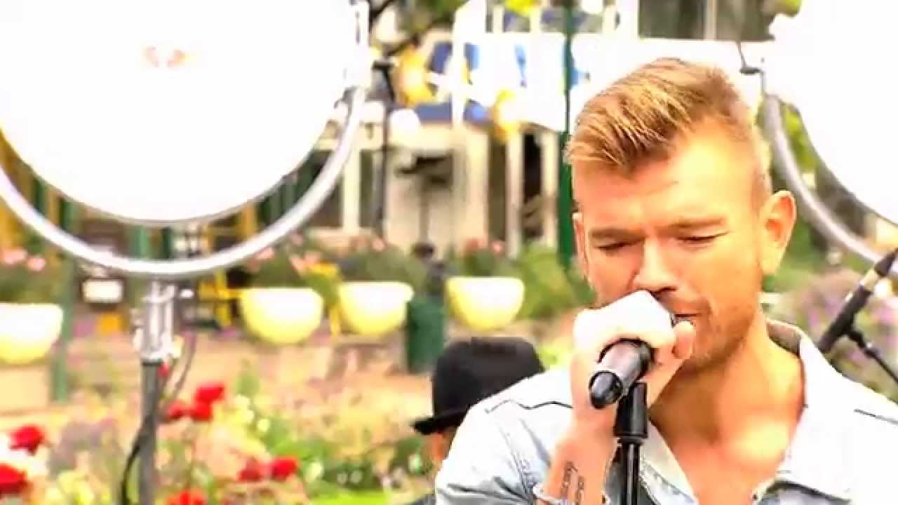 Ankerstjerne og Shaka Loveless - Lille Hjerte (Go'morgen Danmark 2/9-2014).