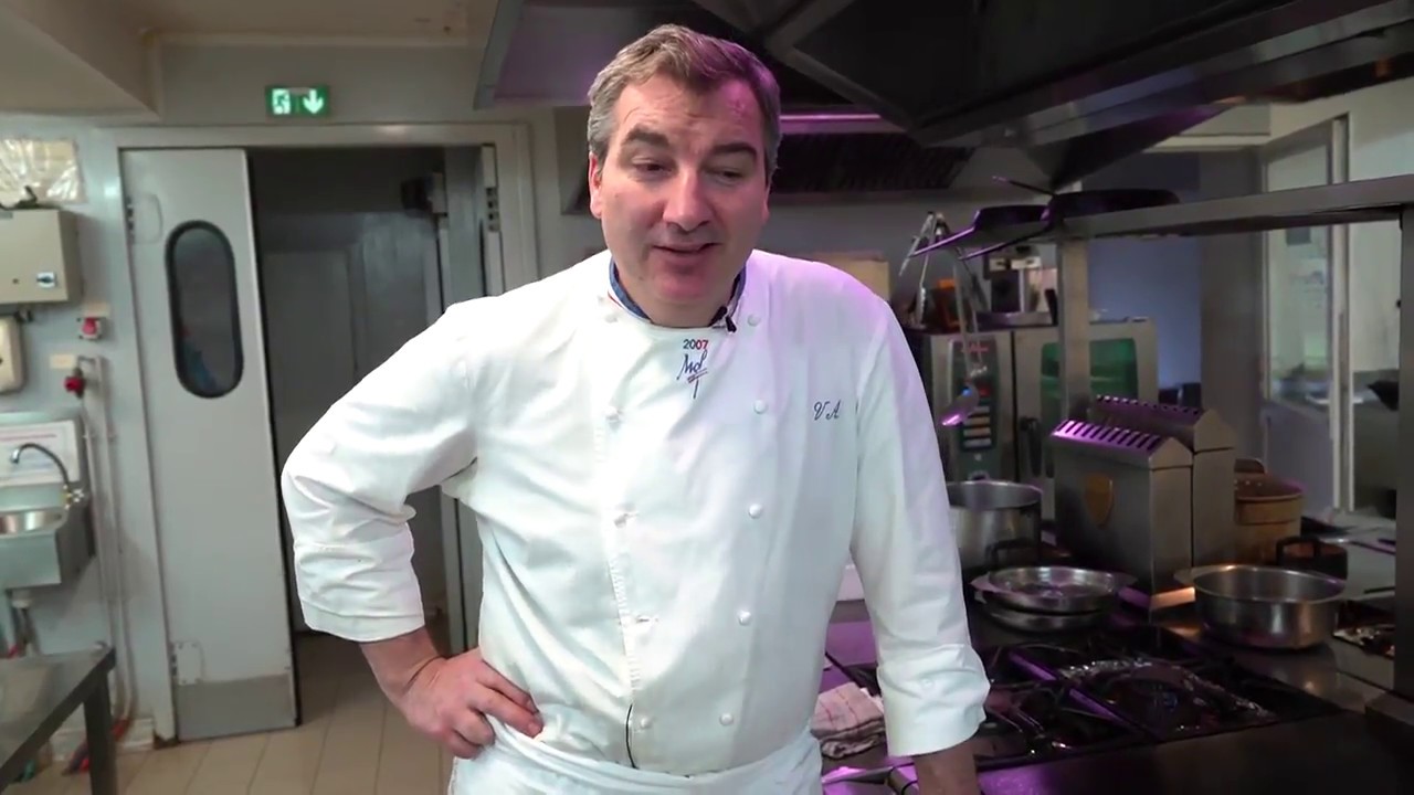 Dordogne : le chef Vincent Arnould cuisine le silure