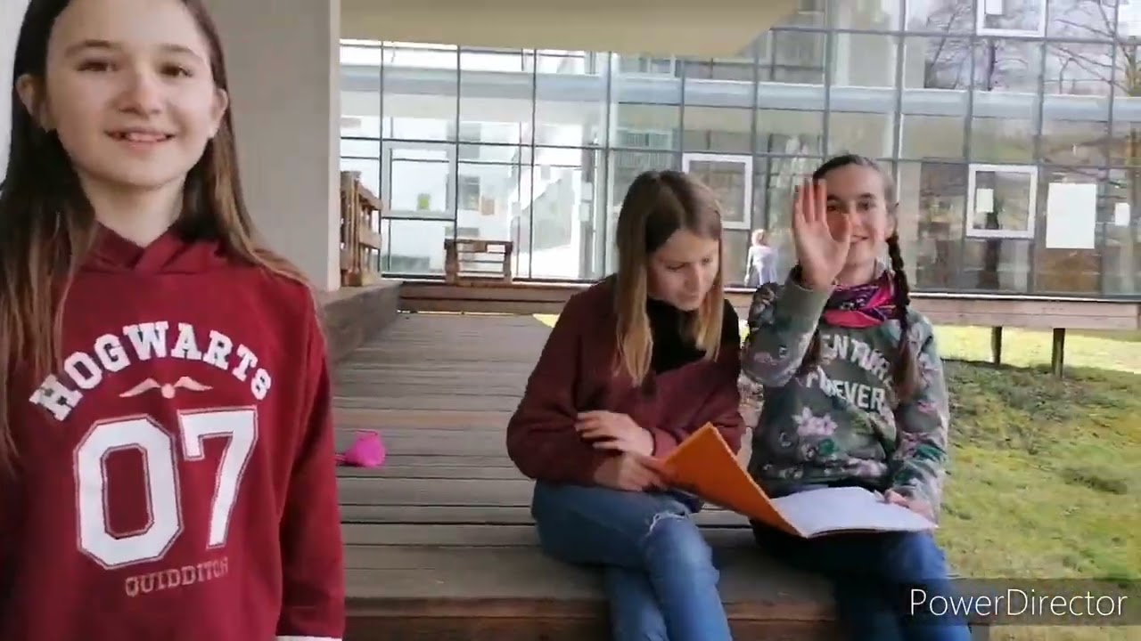 Spanisch Schüler der 3ten Klasse stellen ihre Schule vor