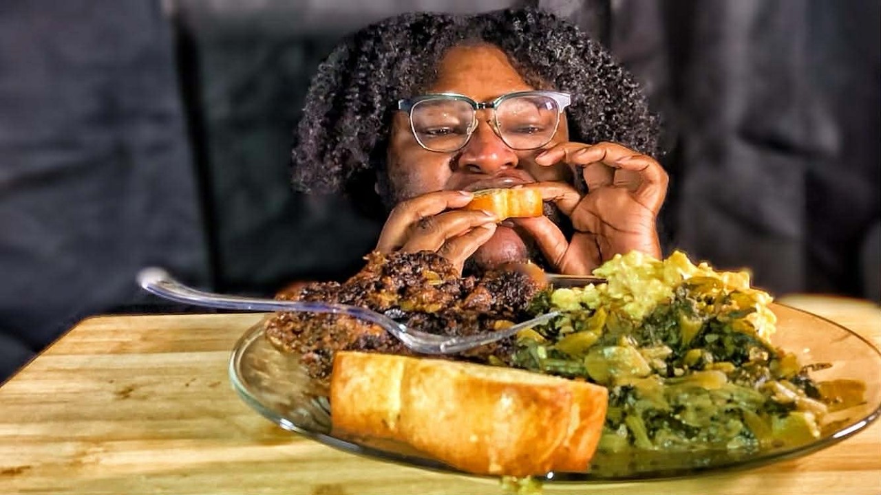 CRISPY FRIED PORK CHOPS MUKBANG 🥩 Mac & Cheese + Greens + Garlic Bread ASMR