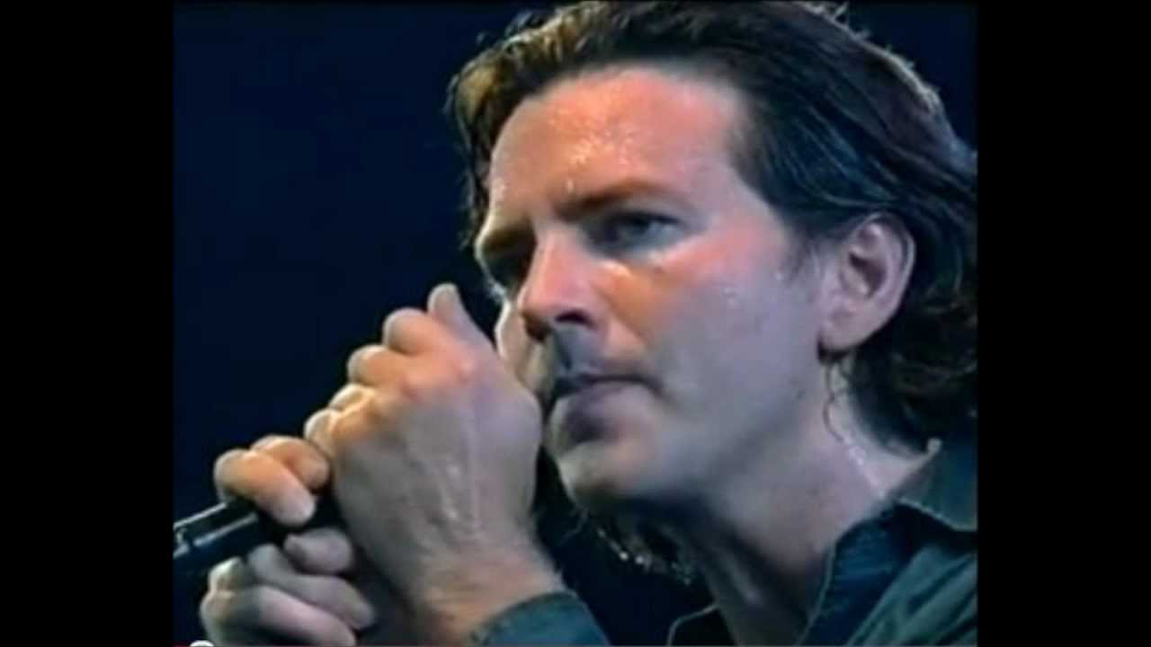 Can't Help Falling In Love - Pearl Jam (Elvis Presley Cover)