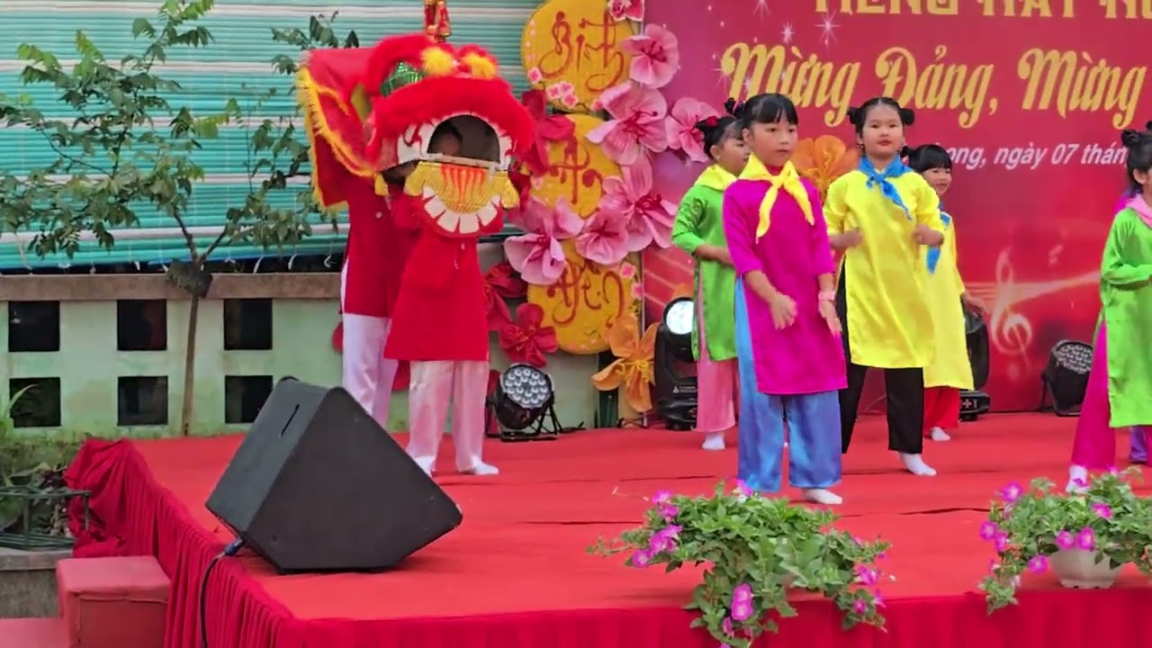 Lens múa chào xuân 2026