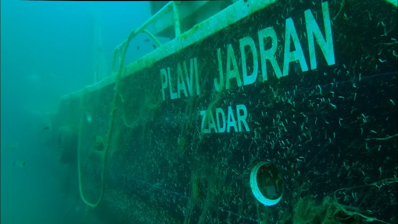 Underwater shipwreck exploration - 