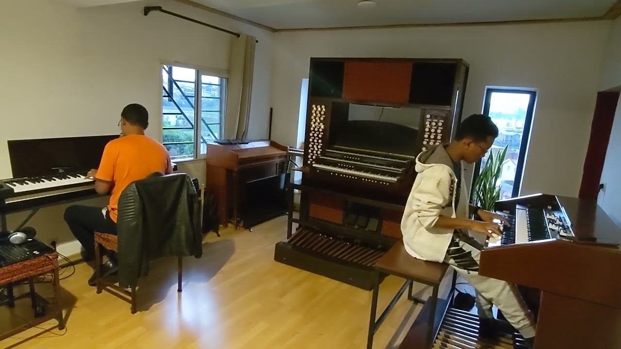 Wonderful word - Miangaly Henintsoa (Orgue) -  Nico Randrianarijaona (Piano)