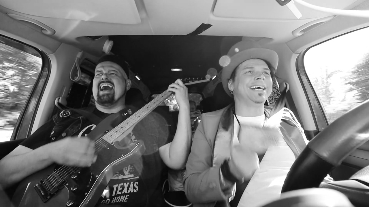 Klaus Vanscheidt singt im Road Trip Interview