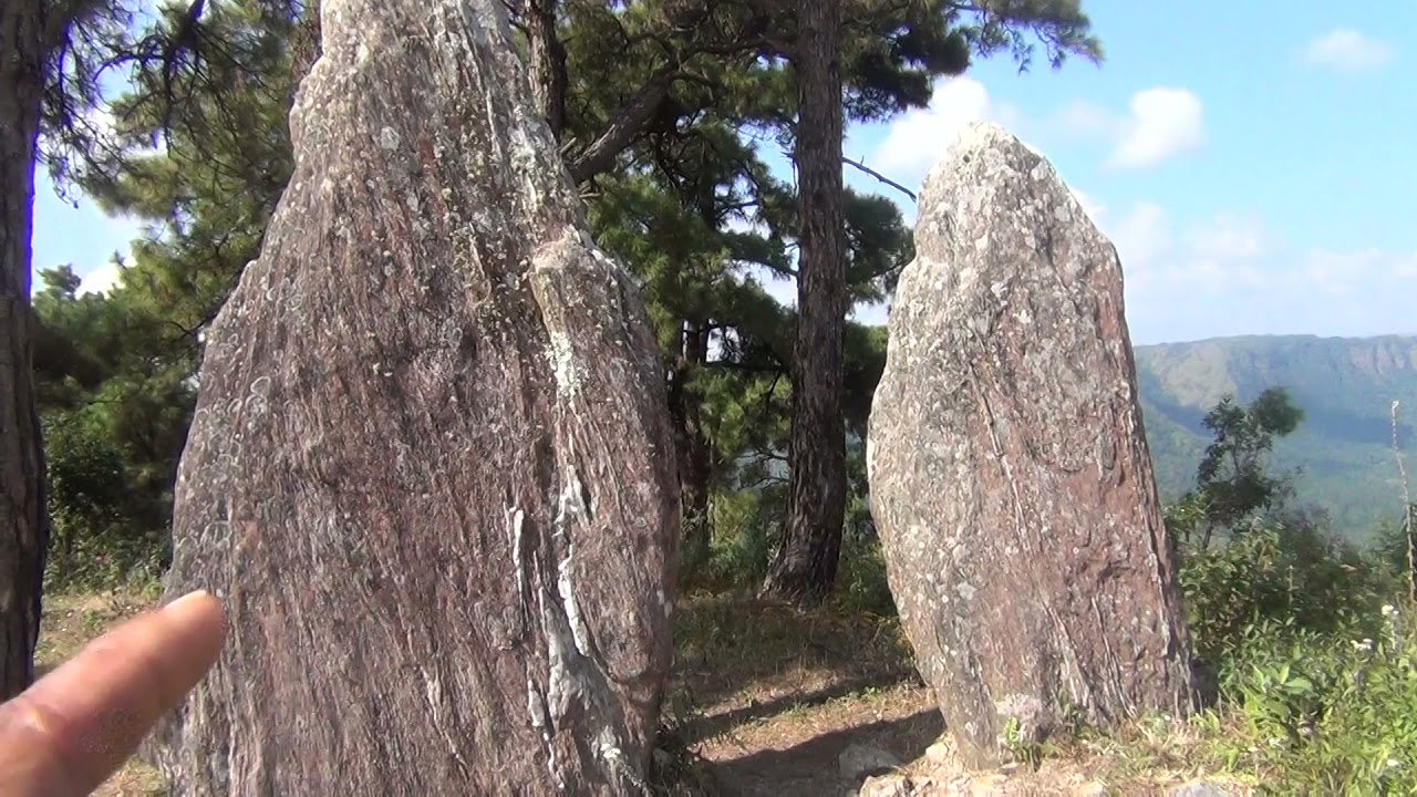 Ki Moo Pyn&igrave;e&ntilde; ha Sohmynting kiwa sieh ki nong Japan/Ki Moo iah luti dang de/Trekking to Umngot/