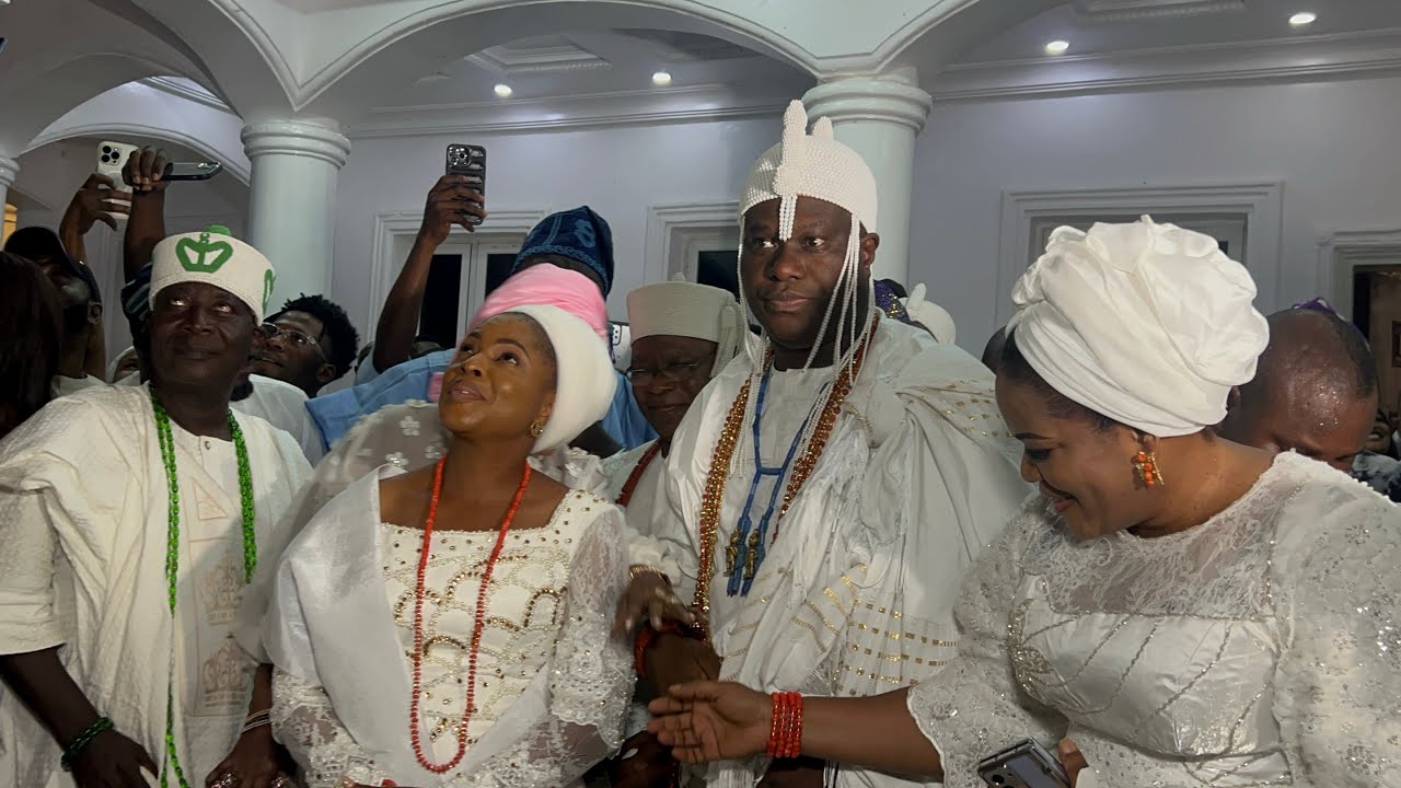 OLORI MARIAM & OLORI TEMITOPE JOINED OONI OF IFE TO CELEBRATE HIS 50TH SURPRISE BIRTHDAY