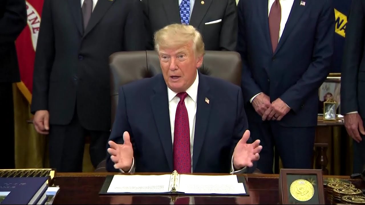 Трамп рассказал &laquo;самую удивительную историю&raquo; о сантехнике, который спас самолет FlyDubai от крушения