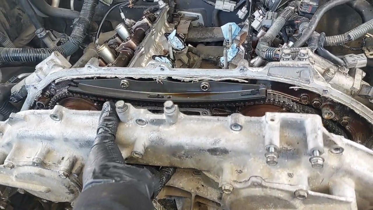 2006 Nissan frontier 4.0L  timing chain tensioner and timing chain replacement